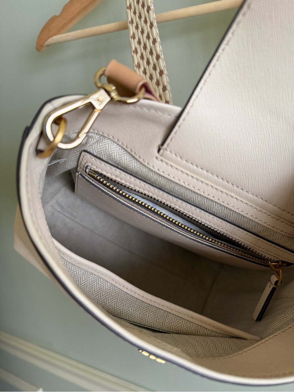 Tory Burch Cream Crossbody with Patterned Adjustable Strap - Picture 8 of 11